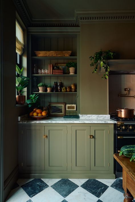 A Spectacular Kitchen Makeover - The Riverside Apartment, Barnes - The deVOL Journal - deVOL Kitchens Pink Dining Rooms, Riverside Apartment, Devol Kitchens, Green Kitchen Cabinets, English Kitchens, Classic Kitchens, Chic Kitchen, Kitchen Marble, Bespoke Kitchens