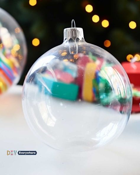 Turn cheap plastic Christmas ornaments into pure beauty with this technique Decorate Clear Ornaments Diy Ideas, Plastic Clear Ornament Ideas, Plastic Ornaments Diy, Clear Plastic Ornament Ideas, Plastic Ornament Crafts, Plastic Christmas Ornaments, Clear Plastic Ornaments, Old Glass Bottles, Clear Ornaments