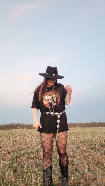 Gothic Cowgirl Aesthetic, Alt Country Outfits, Country Goth Outfits, Goth Cowgirl Aesthetic, Yallternative Outfit, Yallternative Aesthetic Outfits, Western Gothic Fashion, Country Goth, Gothic Country