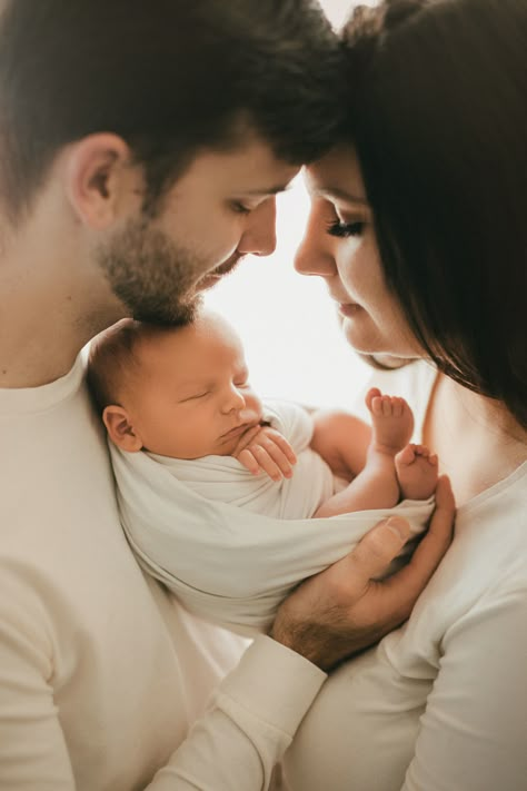 Newborn House Photography, Family Lifestyle Photography At Home Newborn, Lifestyle Session Newborn, In Home Newborn Session Lifestyle, Lifestyle Newborn Photography At Home Natural Light, Couple With Baby, I’m Home Family Newborn Session, Home Photo Shoots, Newborn Family Photos