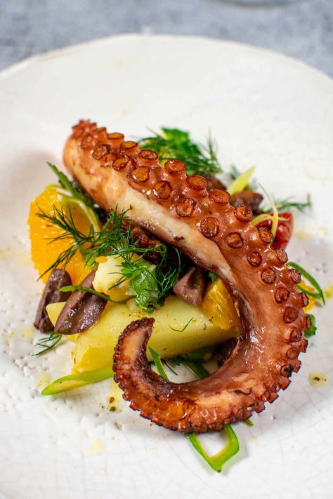 Grilled Octopus Recipe, Octopus Recipe, Octopus Salad, Octopus Recipes, Recipes Italian, Grilled Octopus, Scallop Recipes, Country Decorating, Seafood Dinner