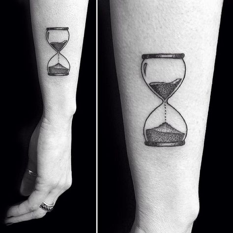 1000+ ideas about Hourglass Tattoo on Pinterest | Tattoos ... Small Hourglass Tattoo, Sand Clock Tattoo, Venice Tattoo, Tattoo Hourglass, Gamble Tattoo, Hourglass Tattoos, Minimalist Tattoo Meaning, Typography Tattoo, Hourglass Tattoo