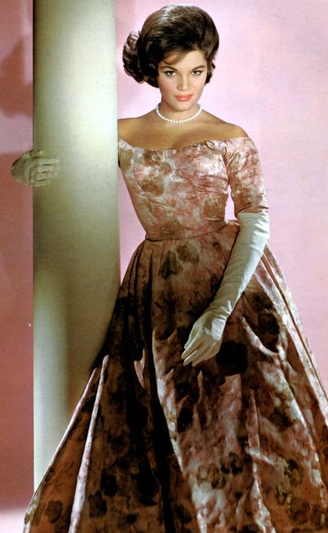 Connie Francis, Hollywood Scenes, Fall Shoot, Robes Glamour, 1960 Fashion, Classic Movie Stars, Gown Pattern, Vintage Fashion Photography, Fashion Campaigns