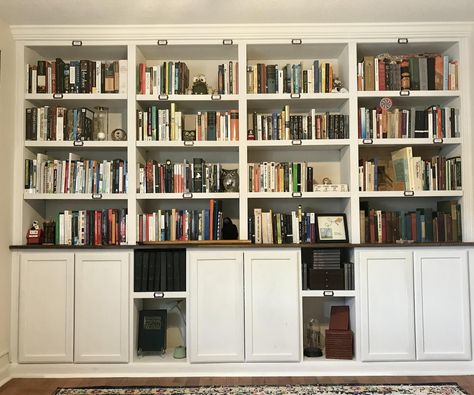 Diy Built In Bookcase, Wall Book Shelf, Diy Bookshelf Plans, Kitchen Bookcase, Diy Built In, Bookcase Plans, Ikea Billy Bookcase Hack, Living Room Plan, Bookshelf Plans