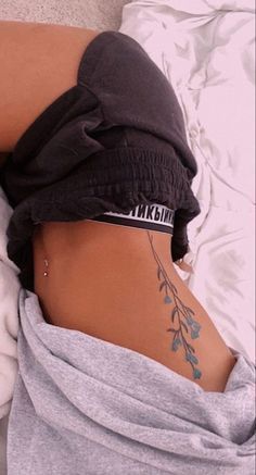 Rib Tattoos For Women, Hip Tattoos Women, Inspiration Tattoos, Spine Tattoos For Women, Dope Tattoos For Women, Stomach Tattoos, Stylist Tattoos, Cute Tattoos For Women, Classy Tattoos