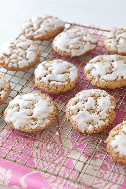 Iced Oatmeal Cookies - Everyday Annie Oatmeal Cookies Pioneer Woman, Four Day Work Week, Savory Cookies, Craving Sweets, Iced Oatmeal Cookies, Gf Flour, Cookie Time, Creative Cookies, We Made It