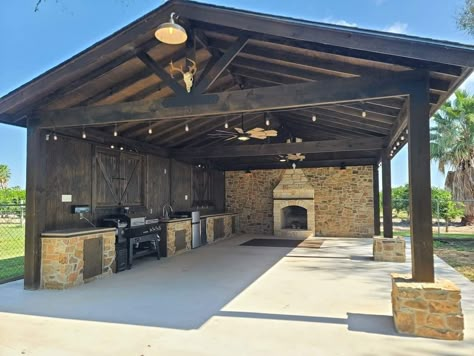 Outdoor Kitchen With Patio, Landscaping Country Home, Outside Living Room Backyards, Home Made Outdoor Kitchen, Outdoor Kitchen Pavilion Ideas, Huge Outdoor Kitchen, Outdoor Kitchen Barndominium, Partially Enclosed Patio Ideas, Outdoor Kitchen Pavillion