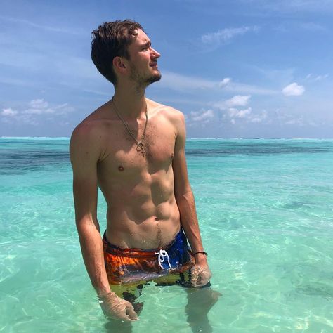 Medvedev Daniil on Instagram: “🏝” Daniil Medvedev, Tennis Players, Tennis, Celebrities, Sports, Music, Quick Saves, Beauty, Instagram