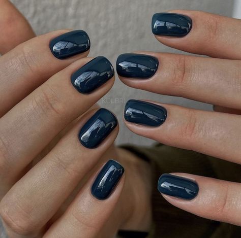 Dark Nail Colours, Dark Nails Short, Dark Blue Gel Nails, Short Winter Nails 2022, Simple Dark Nails, Dark Short Nails, Short Dark Nails, Casual Winter Nails, Hello Nails