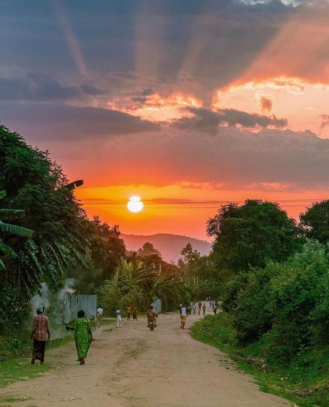 1,986 likes, 21 comments – We African Nations (@we_african_nations) on Instagram: "Beautiful Sunset in Ethiopia 🇪🇹 😍 📸 @abenezer_israel #ethiopia #weafricannations #africa #eastafrica" Africa Village, Village Aesthetic, African Village, Africa Art, Punk Girl, Missions Trip, Rural Area, East Africa, Beautiful Sunset