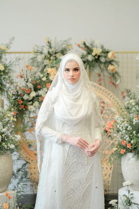 Dress Akad Nikah Muslimah, Wedding Dress Muslimah, Muslim Wedding Dress Hijab Bride, Wedding Dress Hijab, Muslim Wedding Hijab, Wedding Hijab Styles, Muslim Wedding Gown, Baju Kahwin, Muslimah Wedding Dress