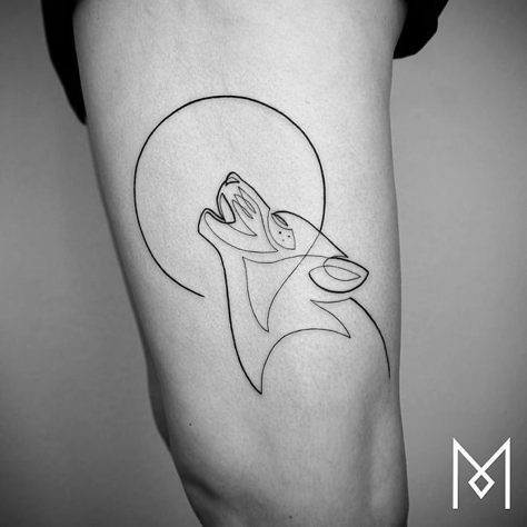 How far can one line go? Berlin-based tattoo artist Mo Ganji makes a living out of testing that very possibility, and has become a master at bending and weaving Mo Ganji, Tatuagem Masculina Pequena, One Line Tattoo, Tattoo Diy, Single Line Tattoo, Tattoo Trend, Wolf Tattoo Design, Incredible Tattoos, Maori Tattoo