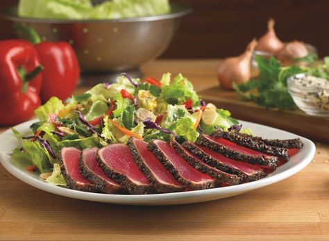 Nutritionists give the definitive answer about what to order at Outback to lose weight and be healthy. Healthy Summer Dinner Ideas, Health Photoshoot, Tuna Appetizer, Hypothyroid Diet, Food For Diet, Ahi Tuna Recipe, Ahi Tuna Salad, Ahi Tuna Steak, Healthy Summer Dinner