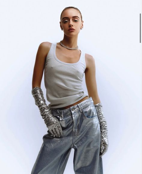 Fashion Trend 2024, Stile Kylie Jenner, Fest Outfits, Denim On Denim, Trend 2024, Silver Jewels, Mode Inspo, 인물 사진, Silver Jeans