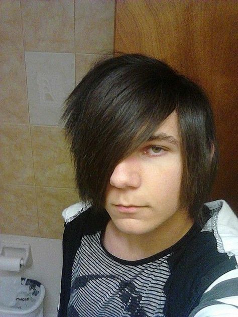 Emo Boy Haircut, Emo Haircut, Short Emo Hair, Emo Hairstyles For Guys, Scene Haircuts, Emo Haircuts, Eye Images, Short Spiky Hairstyles, Straight Hair Cuts