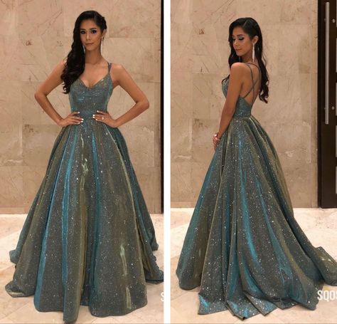 Classy Prom Dresses, Stunning Prom Dresses, Prom Dresses For Teens, Prom Dress Inspiration, Cute Prom Dresses, Pretty Prom Dresses, Prom Outfits, Grad Dresses, Quince Dresses