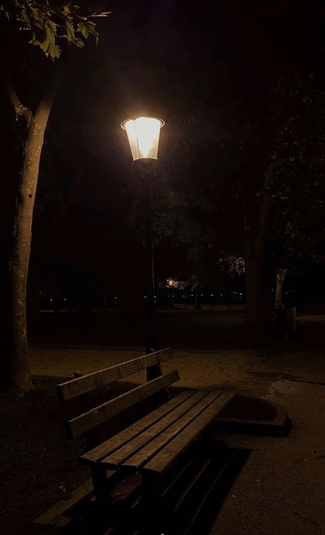 Dark Park Aesthetics, Stillness Aesthetic, Dark Street Aesthetic Night, Street Light Aesthetic, Street Light Photography, Dark Night Background, Street Lights At Night, Bench Aesthetic, Night Street Photography