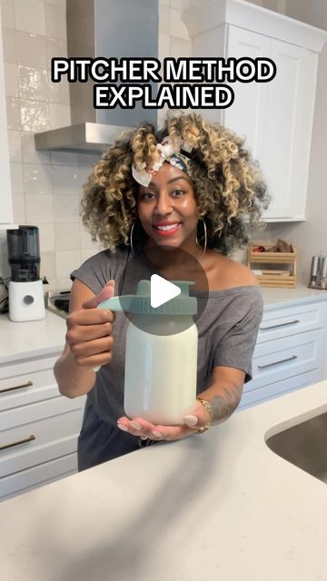 𝒞𝑜𝓊𝓇𝓉𝓃𝑒𝓎 (𝒞𝑜𝒸𝑜) on Instagram: "Pitcher method, explained.  It can get a little confusing, so I hope I simplified it for y’all.  Which breast milk storage method do you prefer & why mamas? 🥛🫶🏾   #breastfeedingmom #breastmilkstorage #girlmama #breastmilk" Pumping Pitcher Method, Breastfeeding Pitcher Method, Pitcher Method Breastfeeding, Breast Milk Storage Ideas, Breastmilk Pitcher Method, Breast Milk Pitcher Method, Breastmilk Storage Ideas, Pitcher Method Breastmilk, Pitcher Method