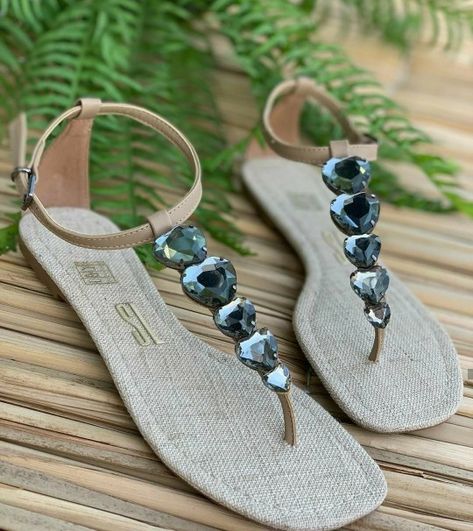 Sandles Heels, Mule Shoes Outfit, Fancy Sandals, Coral Sandals, Diy Sandals, Pretty Sandals, Lace Sandals, Fashion Shoes Heels, Fashion Shoes Sandals