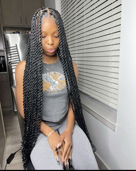 Knotless Twist, Medium Twist Braids, Long Twist Braids, Black Hair Protective Styles, Style Natural Hair, Senegalese Twist Hairstyles, Short Box Braids Hairstyles, Braided Hairstyles For Black Women Cornrows, Feed In Braids Hairstyles