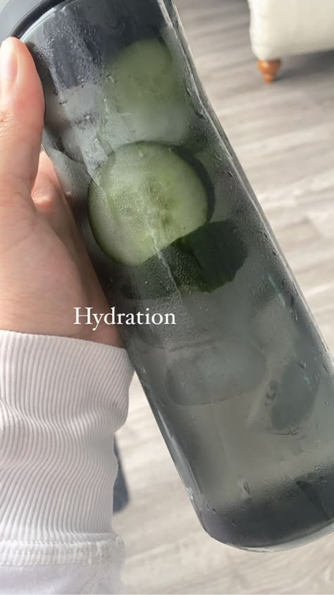 Water Hydration, Cucumber Water, Water Aesthetic, Healing Waters, Healthy Water, Healthy Food Motivation, Water Recipes, Infused Water, My Year