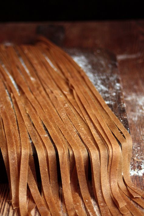 A traditional Italian recipe for chestnut-flour pasta. Fresh Pasta Dough, Chestnut Recipes, Recipe Pasta, Handmade Pasta, Italian Recipes Traditional, Roasted Chestnuts, Elegant Desserts, Pasta Dough, Pasta Maker