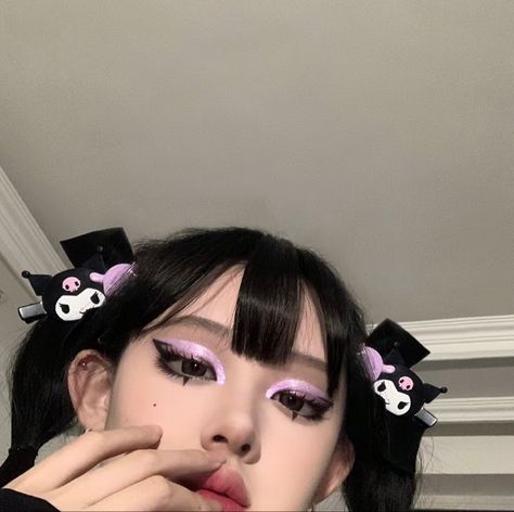 Makeup Art Inspiration, Kuromi Inspired Makeup, Uwu Makeup, My Melody Makeup, Kuromi Makeup, Harajuku Makeup, Gyaru Makeup, Punk Makeup, Graphic Makeup