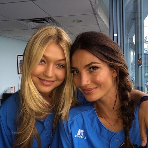 luizmattos1906 Stunning Lily Aldridge and Gigi Hadid @lilyaldridge @gigihadid @imgmodels Lily Aldridge And Gigi Hadid, Gigi Hadid Pictures, Senior Prom Dresses, Lily Aldridge, Malibu Barbie, Blonde Hair Looks, Model Inspo, Model Aesthetic, Dear Reader