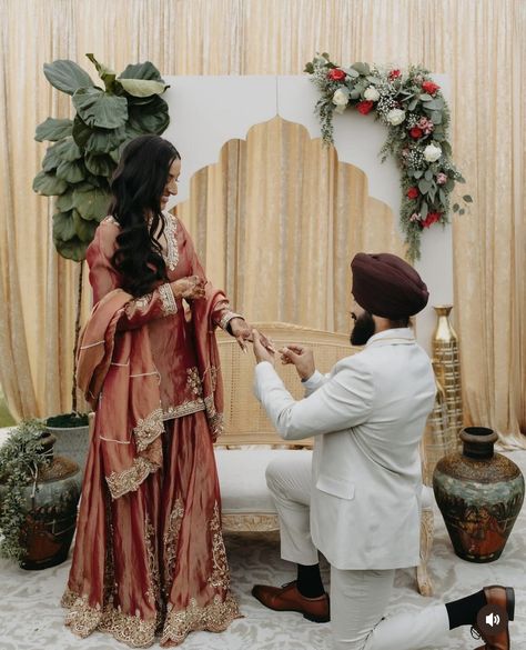 Punjabi Engagement Ceremony, Rokha Outfits, Couple Indian Aesthetic, Anand Karaj Suit, Punjabi Engagement Outfit, Roka Ceremony Outfits For Bride, Roka Ceremony Outfits, Punjabi Engagement, Chunni Ceremony