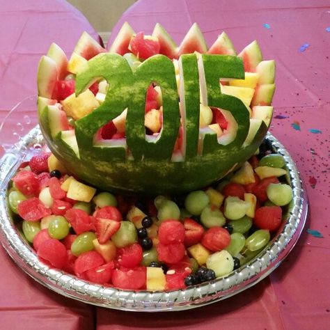 Fruit Basket watermelon for graduation parties this season. College Graduation Party Food, Fruit Basket Cake, Fruit Basket Watermelon, Carved Watermelon, Watermelon Basket, Basket Cake, Graduation Food, Graduation Party Foods, Watermelon Carving