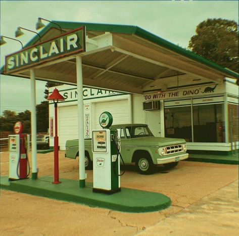 Old Gas Station Aesthetic, Retro Gas Station Aesthetic, Mini Gas Station, Old Garage Aesthetic, 80s Gas Station, Vintage Service Station, Retro Gas Station, 70s Gas Station, American Gas Station