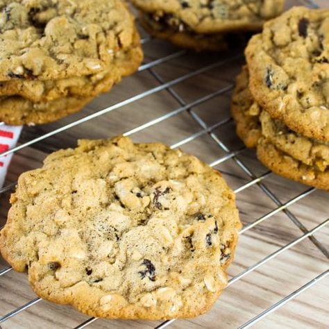 Oatmeal Raisin Cookies Bakery Style, Chewy Oatmeal Cookies Raisin, Costco Copycat Oatmeal Raisin Cookie Recipe, Oatmeal Cookies Bakery Style, Classic Oatmeal Raisin Cookies, Huge Bakery Style Cookies, Copycat Archway Oatmeal Cookies, Bakery Oatmeal Raisin Cookies, Large Oatmeal Raisin Cookies