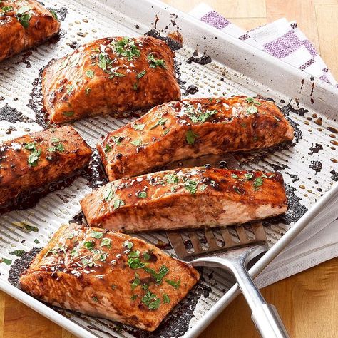 Dinner Ideas Salmon, Balsamic Salmon Recipes, Balsamic Salmon, Easter Dinner Ideas, Honey Balsamic, Breakfast And Brunch, Salmon Dishes, Glazed Salmon, Glaze Recipe