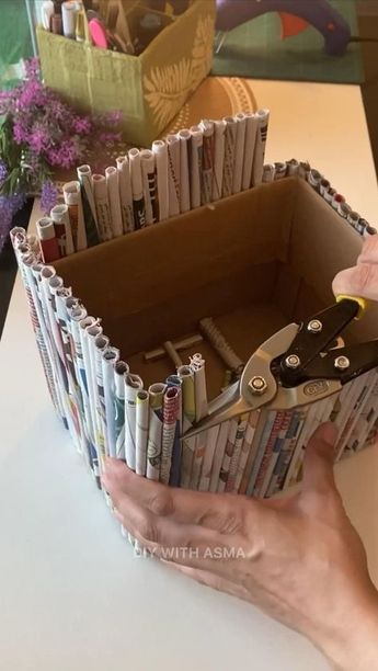 Diy Cardboard Organizer, Cardboard Box Diy, Cardboard Organizer, Newspaper Crafts Diy, Cardboard Storage, Cardboard Crafts Diy, Idee Cricut, Organizer Ideas, Cardboard Box Crafts