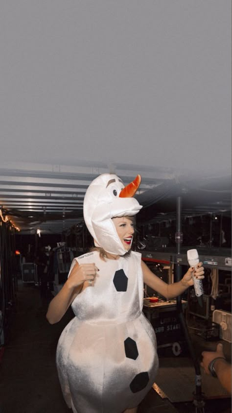 Taylor Swift Fotos, Taylor Swift Christmas, Swift Tour, Estilo Taylor Swift, Taylor Swift Cute, Taylor Swift Posters, Swift Photo, Taylor Swift Funny, Taylor Swift Concert