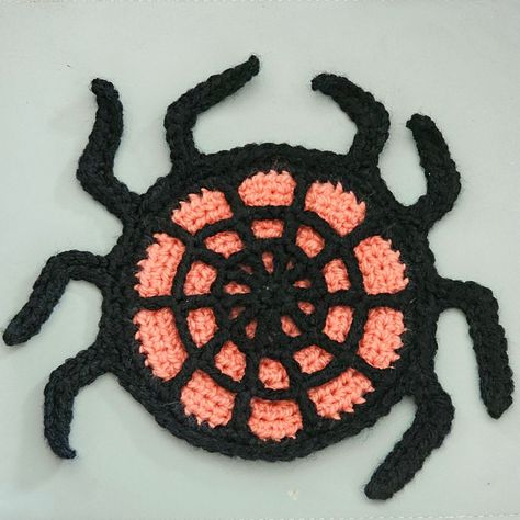 Crochet Spider Web, Spooky Crochet, Crochet Spider, Darning Needle, Crochet Pour Halloween, Crochet Coasters Free Pattern, Coaster Pattern, Chunky Crochet Blanket, Cute Coasters