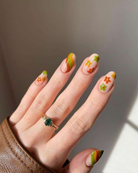 70s Nail Art, 70s Inspired Nails, 70s Nails, Everlasting Gobstopper, Disco Nails, Natural Nail Art, Retro Nails, Groovy 70s, Fall Nail Art Designs