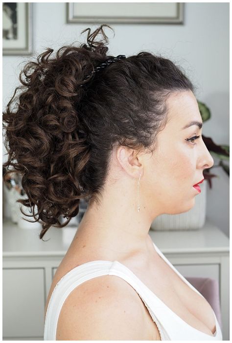 7 hair styles to make your wash days last longer - #hairstyles #curly #hair #make #your hairstyles to make your hair curly Clip Hairstyles Curly Hair, Banana Clip Hairstyles, Curly Hair Up, Quick Braids, Hairstyles Curly Hair, Banana Clip, Curly Hair Updo, Quick Braided Hairstyles, Curly Hair Styles Easy