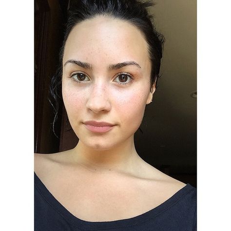 35 Photos That Show Demi Lovato's Natural Beauty Could Bring You to Tears Makeup Monday, Celebs Without Makeup, Skin Goals, Bare Face, No Makeup, Without Makeup, Real Beauty, Demi Lovato, Belleza Natural