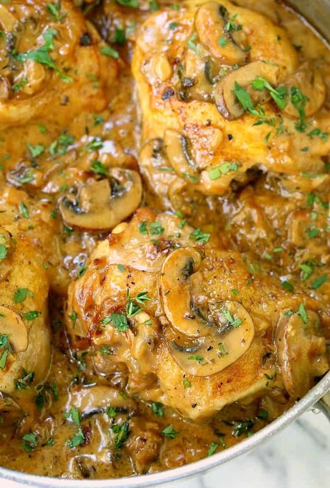 We love serving these Creamy Caramelized Onion Chicken Thighs or crispy fries! Chicken Thighs Dinner, Chicken Marsala Easy, Baked Ranch Chicken, Marsala Chicken Recipes, Chicken Skillet Recipes, Easy Chicken Thigh Recipes, Onion Chicken, Chicken Marsala, Caramelized Onion