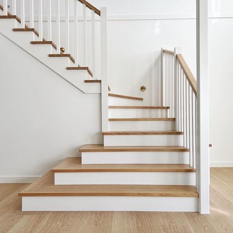 No Railing Staircase, Tassie Oak Flooring, Modern Wooden Stair Railing, White Oak Stair Railing, White And Wood Stairs, Casper White Quarter, Scandinavian Stairs, Pine Staircase, Balustrade Stairs