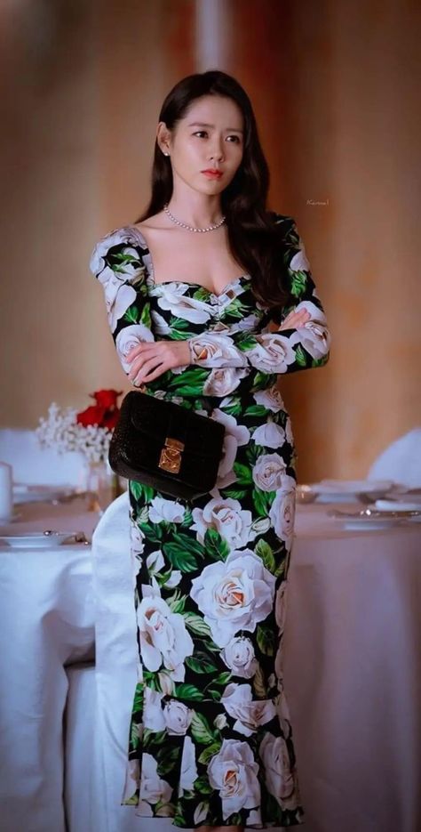 Son Ye Jin Outfit, Son Ye Jin Fashion, K Drama Outfits Womens Fashion, Elegant Asian Fashion, Black And White Short Dresses, Kdrama Outfits, Son Ye Jin, Gabbana Dress, Elegant Dresses Classy