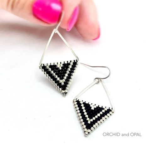 How to Make Brick Stitch Triangle Earrings Tutorial Brick Stitch Fringe Earrings Tutorial, Triangle Brick Stitch, How To Brick Stitch Beads Tutorial, Seed Bead Earrings Tutorial How To Make, Seed Bead Earrings Diy, Triangle Brick, Brick Stitch Earrings Pattern, Earring Making Tutorials, Brick Stitch Pattern Earring