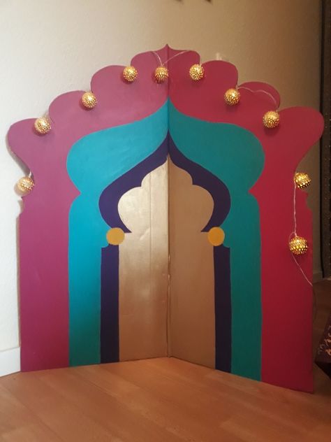 Arabian Nights Trunk Or Treat, Alladin Classroom Theme, Aladdin Decorations Ideas, Aladdin Decor, Aladdin Crafts, Aladdin Decorations, Bollywood Party Decorations, Bollywood Decor, Aladdin Jr