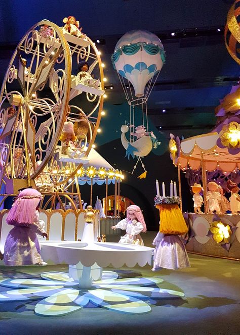 "It's a Small World" - Fantasyland - Disneyland Park #disneylandparis '17 Fantasyland Disneyland, Small World Disneyland, Disney House Ideas, Disneyland Aesthetic, It’s A Small World, Disneyland Rides, Walt Disney Imagineering, Disney World Rides, Mary Blair