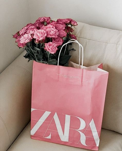 Zara Gifts, Zara Aesthetic, Pink Lifestyle, Pink Life, Pink Photo, Flower Therapy, Rose Vintage, Pink Vibes, Pink Themes