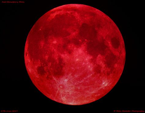 Red Planet Widget, Red Planet Aesthetic, Moon Pfp, Red Crescent Moon, Red Moon In Venus Poster, Full Strawberry Moon, Red Moon In Venus Aesthetic, Blood Red Moon, Planet Icon