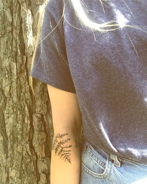 Arm Tattoo Leaves, Wrapped Around Arm Tattoo, Tattoo Leaves, Natur Tattoo Arm, Around Arm Tattoo, Fern Tattoo, Tattoo Nature, Nature Tattoo, Tasteful Tattoos