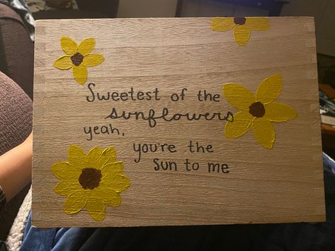 Boyfriend loves Zach bryan, sun to me is our song I’m creating him a pray box so I decide to add it Zach Bryan Gift Ideas, Sweetest Of The Sunflowers, Zach Bryan Painting Ideas, Zach Bryan Painting, Western Painting Ideas Easy, Cute Easy Paintings, Western Paintings, Easy Canvas Art, Sunflower Painting