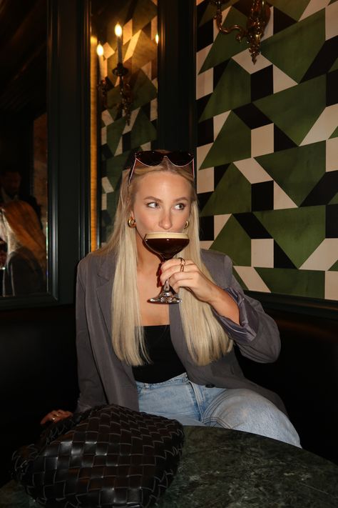 Photos in a bar, espresso martini, happy hour outfit oversized blazer tube, top straight leg, jeans, Dior sunglasses Photo With Drink Instagram, Bar Pics Instagram, Martini Bar Outfit, Happy Hour Pictures, Espresso Martini Picture, Martini Pictures Instagram, Holding Martini Glass Pose, Clubbing Photo Ideas, Drink Photo Instagram